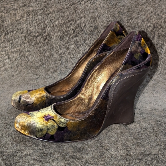 J Vincent Velvet Sculpted Wedge Heel Women's 8 - Picture 3 of 9